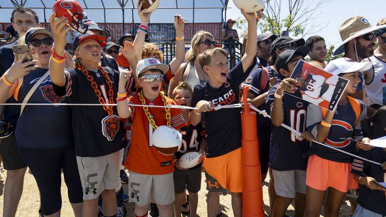 Photos: Chicago Bears sign autographs for fans at training camp