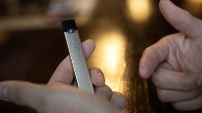 Illinois bans e-cigarettes, vapes inside public spaces