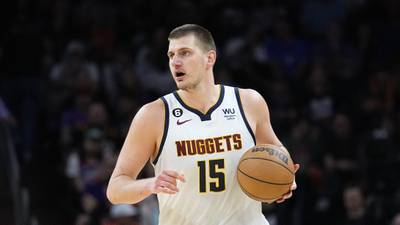 Nuggets vs. Suns predictions, odds: player props include a rebound effort from Jokic