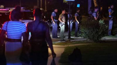 Officer shot in the hand in Englewood, police say