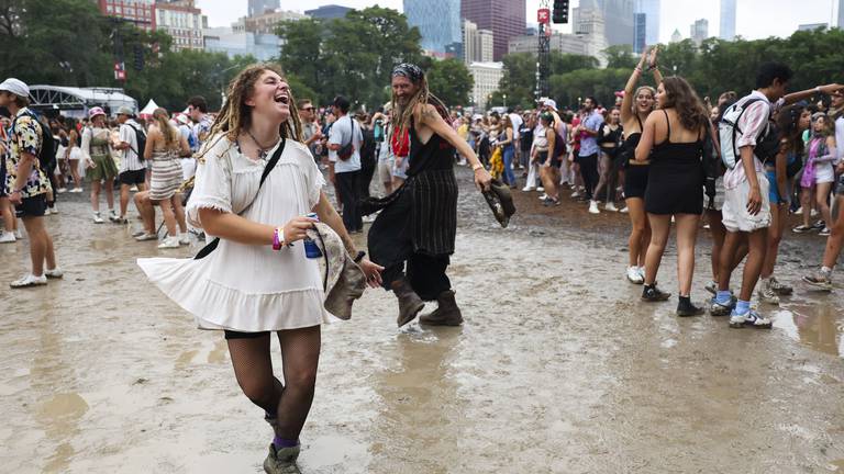 Lollapalooza Day 4: Chili Peppers, Lana Del Rey and mud