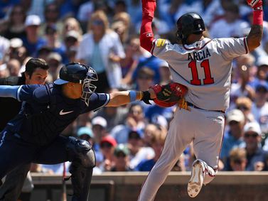 Atlanta Braves flex their muscles, roughing up Kyle Hendricks and the Chicago Cubs 8-0 in series opener at Wrigley Field