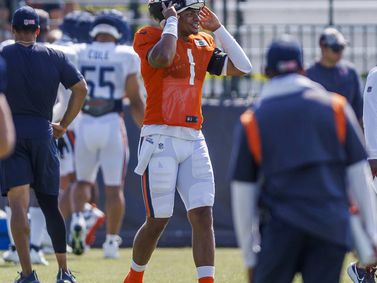 Chicago Bears training camp report: Justin Fields and the offense respond during a spirited session at Halas Hall